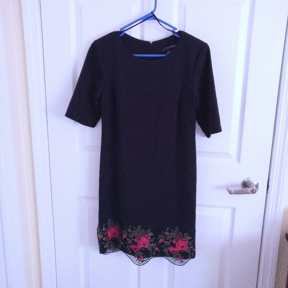 Floral Lace Trimmed Short Sleeve Textured Shift Dress